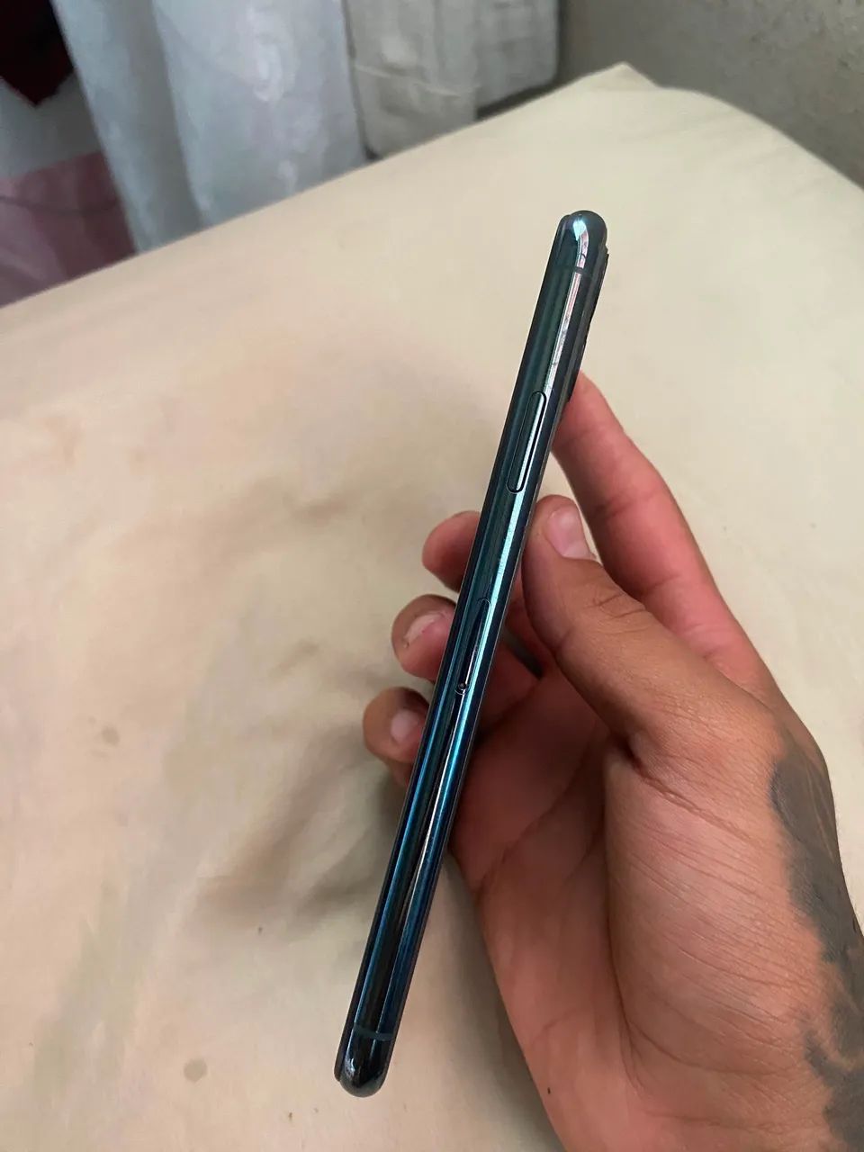 Vendo ou troco iPhone 11 Pro Max - Foto 2