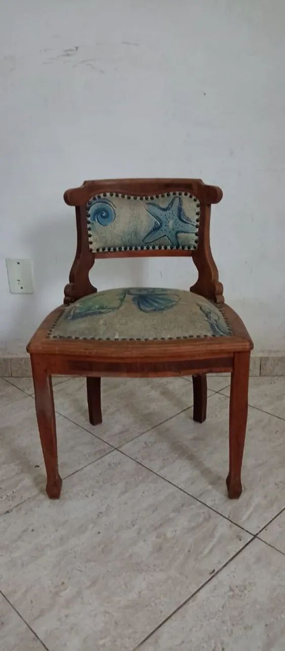 Cadeira Baixa Antiga