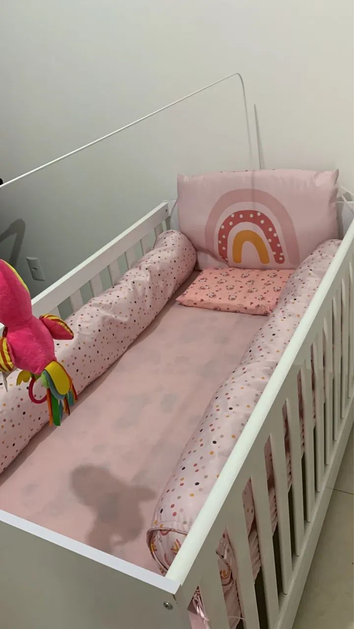 Berço infantil vira mini cama 