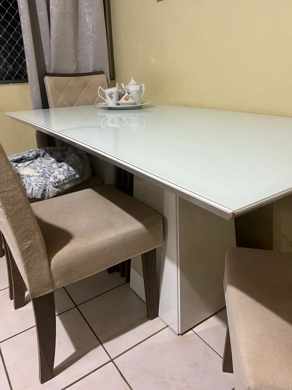 Mesa de jantar com espaço para 6 lugares - Foto 4
