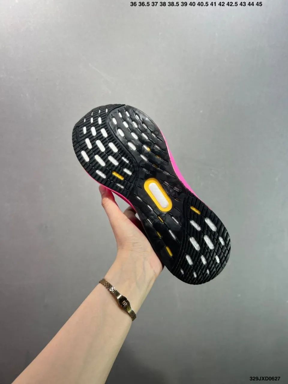 Tênis Adidas Ultraboost - Conforto Máximo e Estilo Moderno - Foto 5