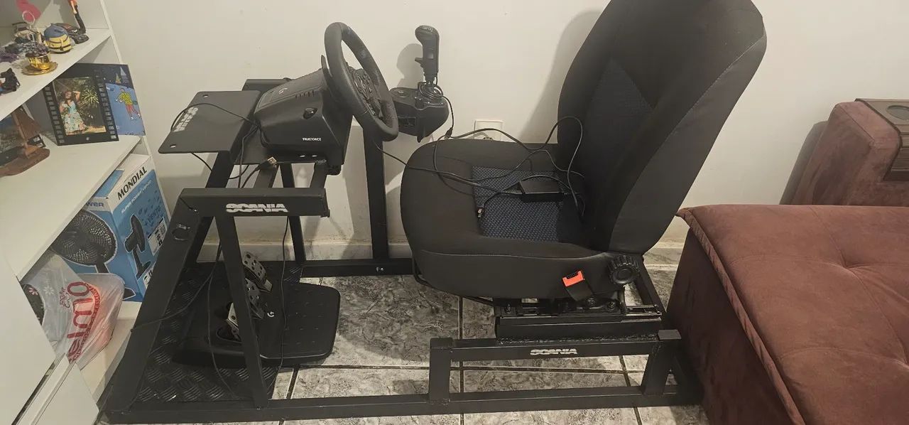 Volante logitech G923 com cambio e cockpit 
