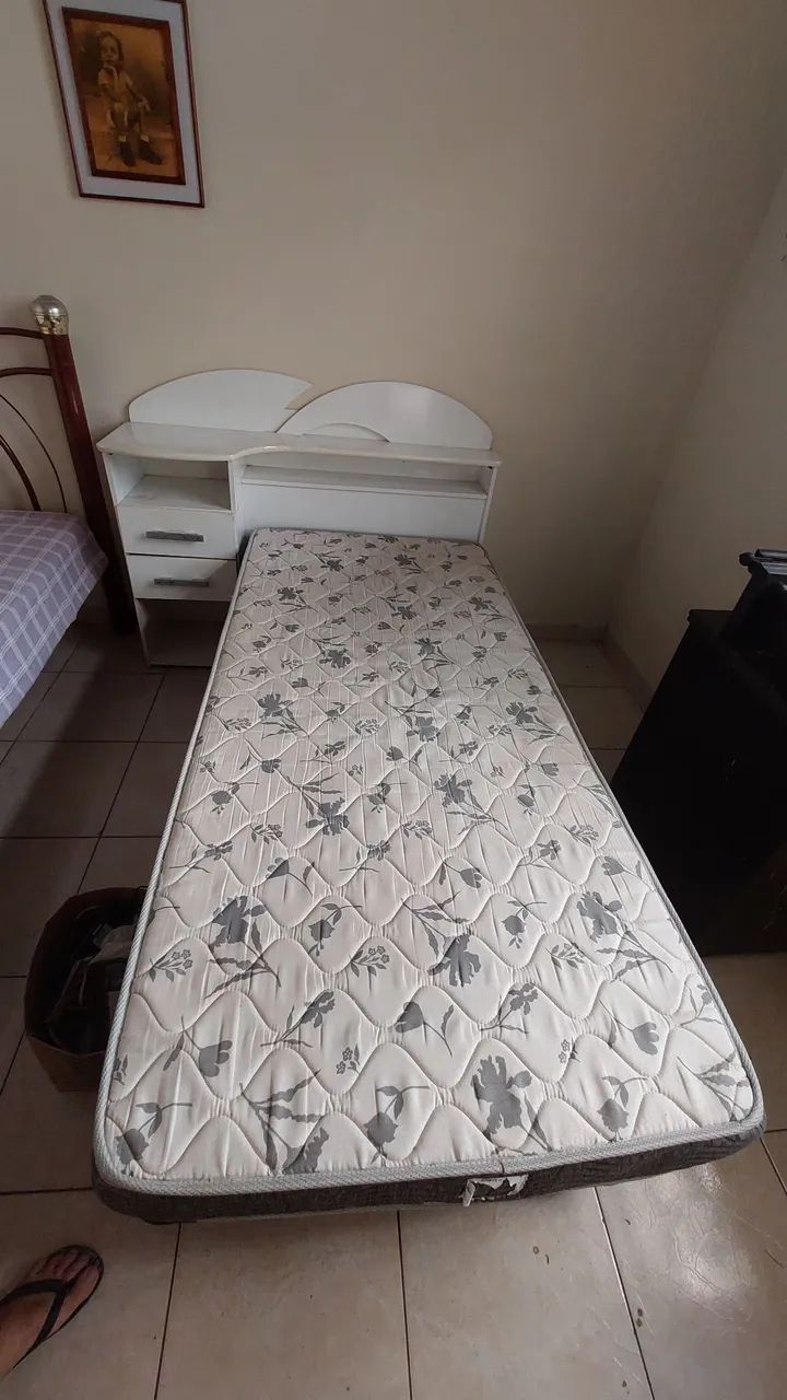 Cama de solteiro com cabeceira 