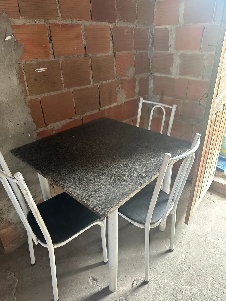 Mesa mármore 4 cadeiras 
