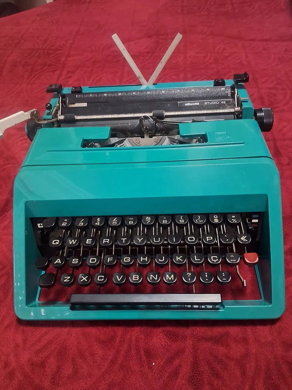 Máquina de escrever olivetti 45