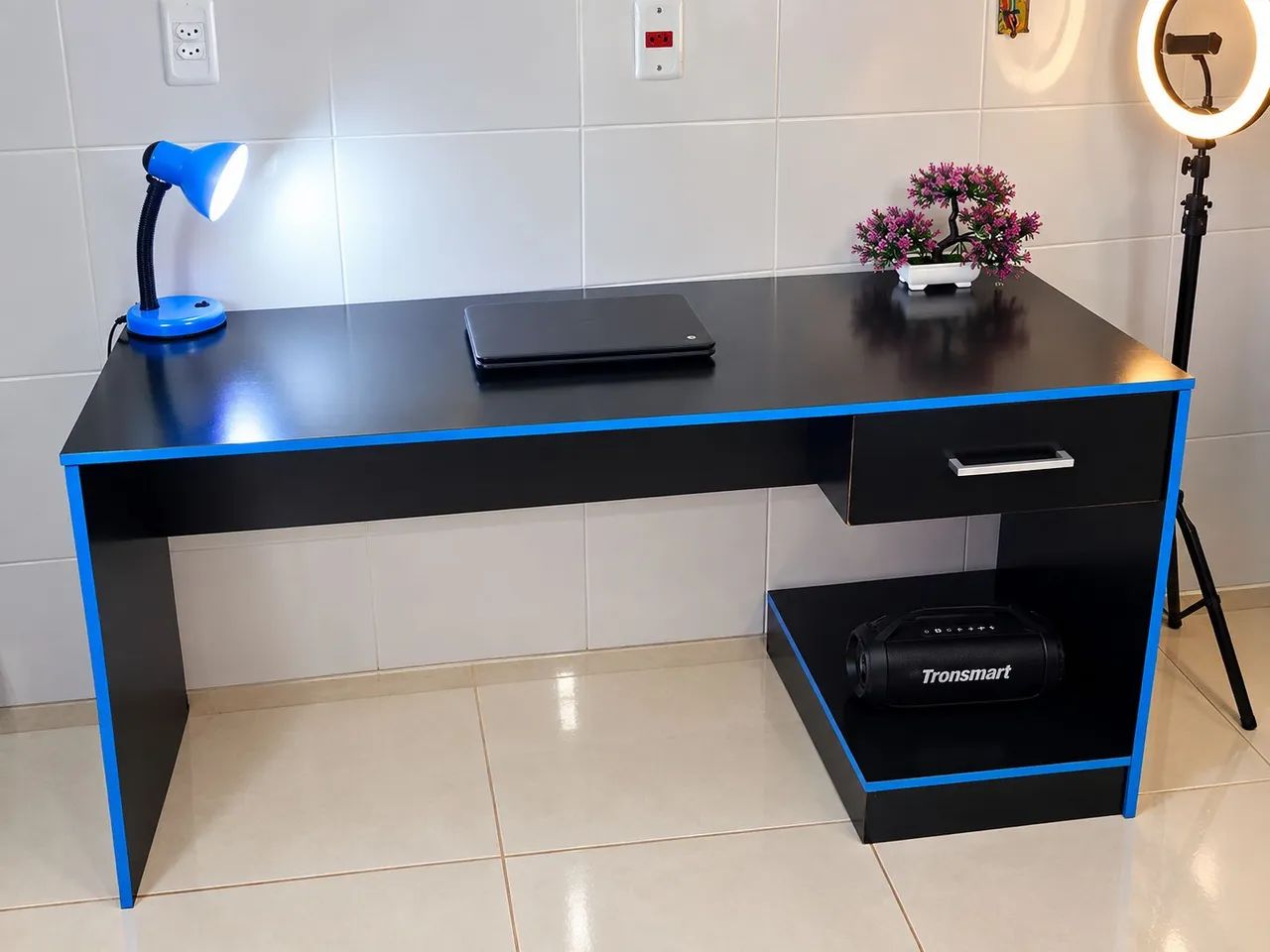 Mesa Escrivaninha Preta com Gaveta e Nicho - R$119 - Foto 3