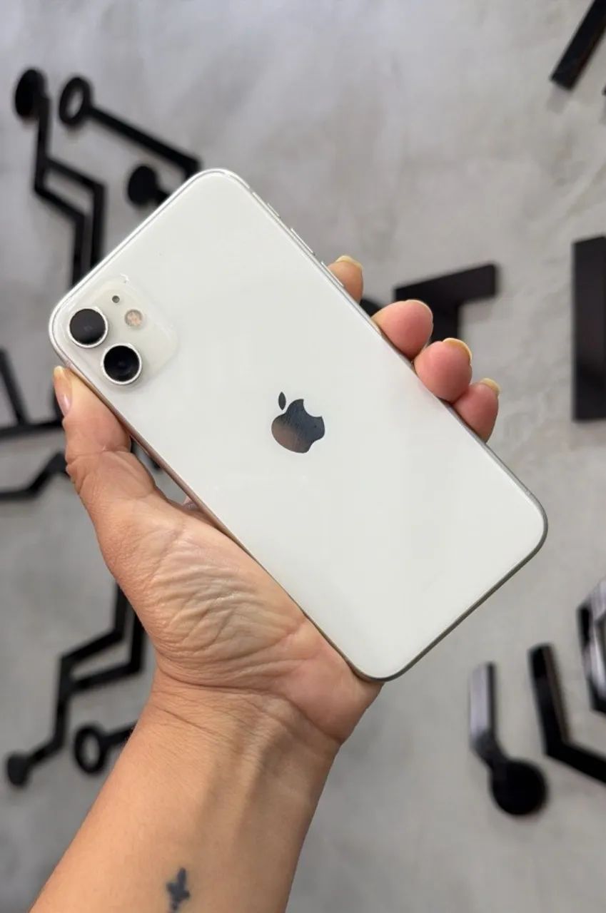 iPhone 11 Silver - 128GB (nota + garantia)