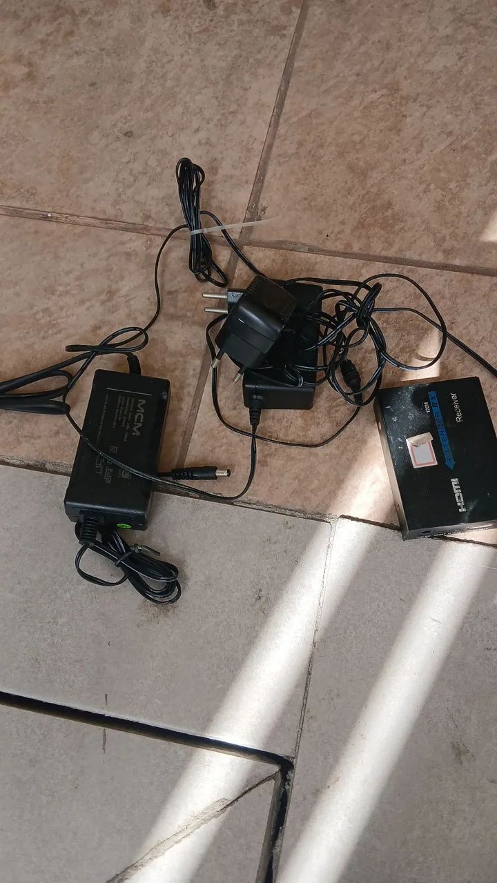 Cameras diversas fontes,  controles monitores 