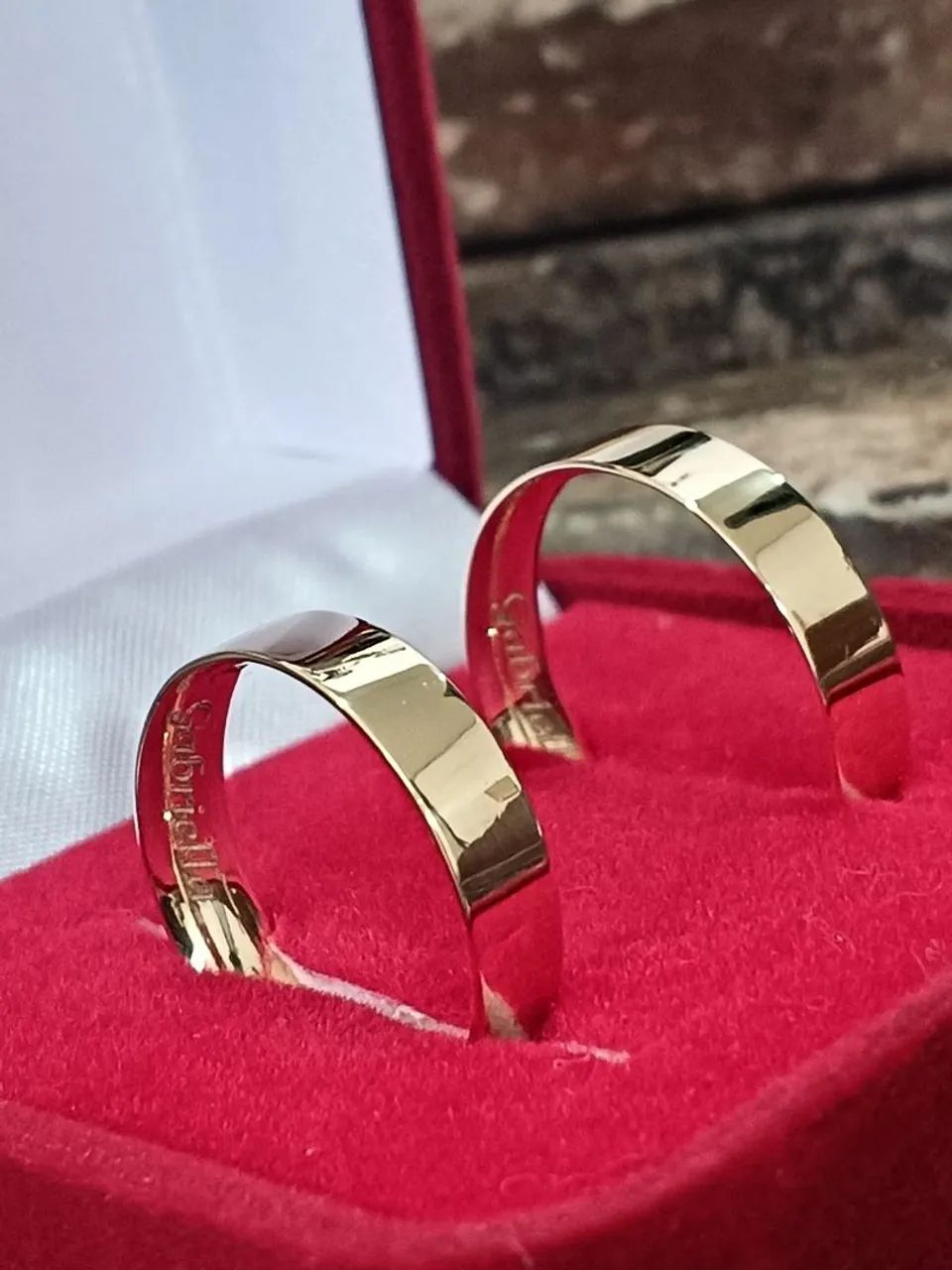 ALIANÇAS ANATÔMICAS EM OURO 18K