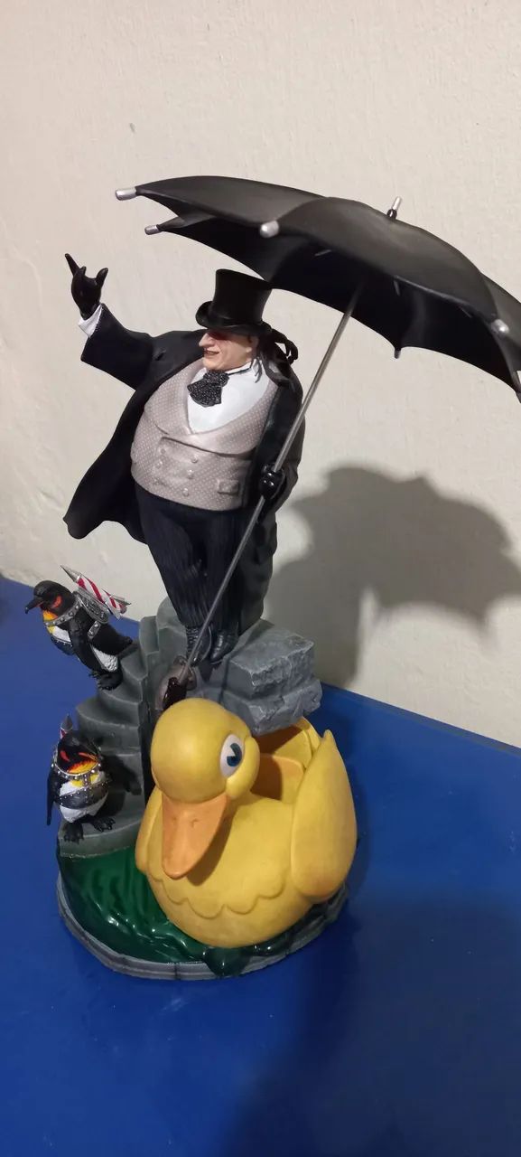 Vendo Pinguim da iron studio  - Foto 3