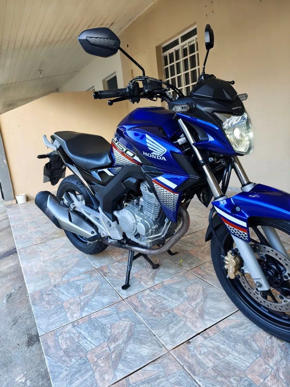 Vende-se CB Twister 2022