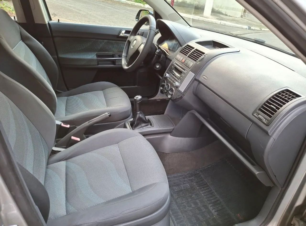 Volkswagen Polo Sedan 1.6 Mi Total Flex 8V 4p, foto 14 de 20