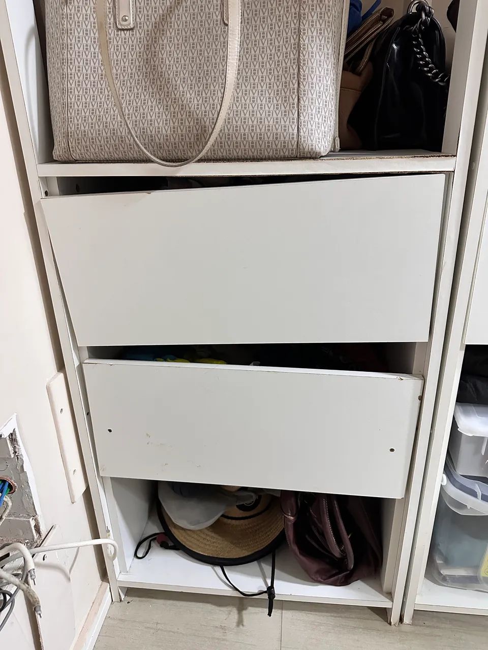 Guarda roupa aberto - Foto 4