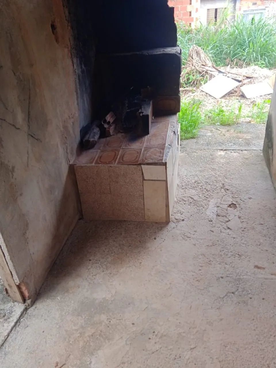 uma casa com lote