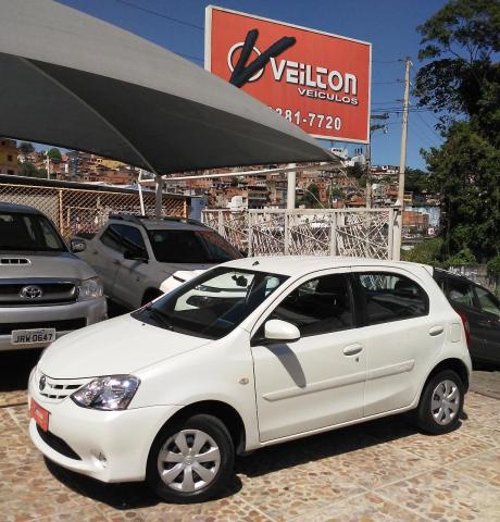Toyota Etios 2016 Hatch 1.5 XS Flex Branco 28.330km Unico Dono