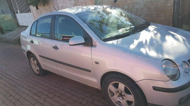 VW Polo Sedan 1.6 Completo
