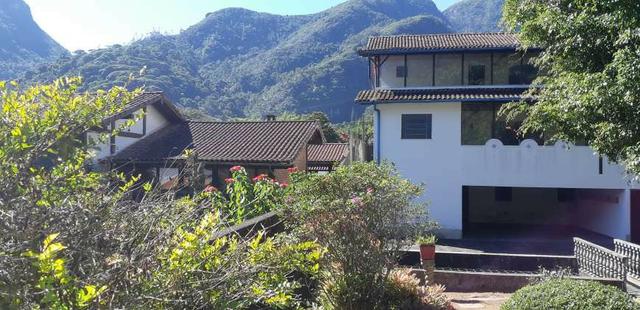 Casa com 5 dormitórios em Petrópolis