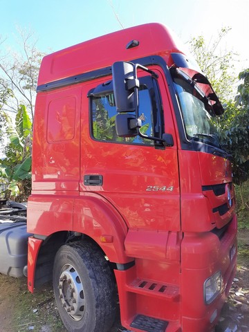 VENDO MERCEDES BENZ AXOR 2544 ANO2013 6X2