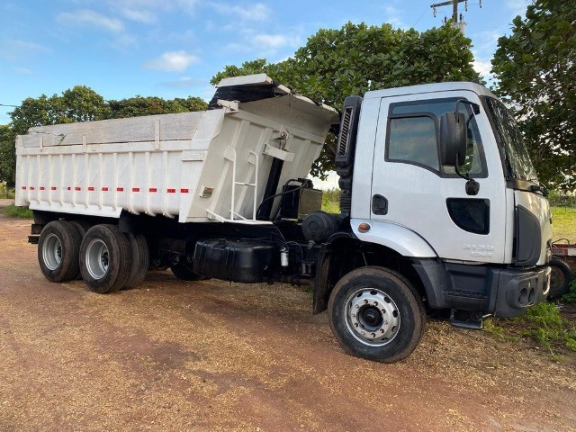 FORD CARGO 3132 6X4 2011