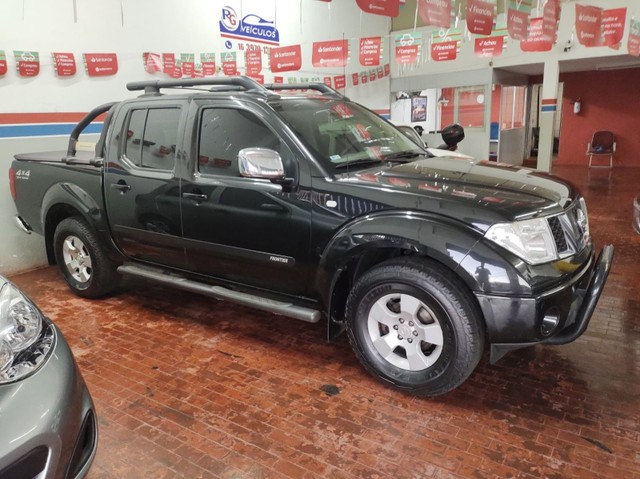NISSAN FRONTIER LE 2.5 PRETO