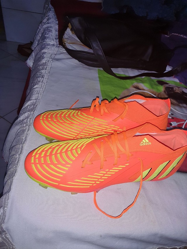 Chuteira Adidas predator primeira linha n42