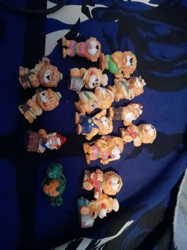 brinquedo antigo, dezenas de brinquedos kinder-ovo e ca