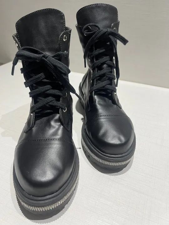 Bota Coturno preto couro sintético - tamanho 38 - Foto 4