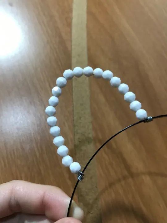 Tiara de miçangas para cabelo - Foto 2