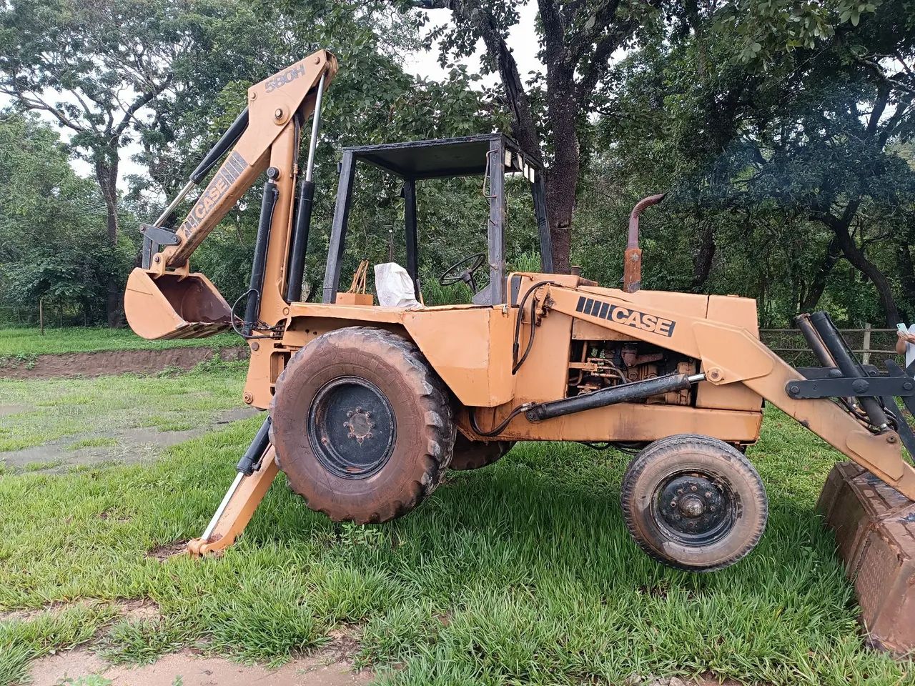 Trator Case 580 - Excelente estado - Foto 5