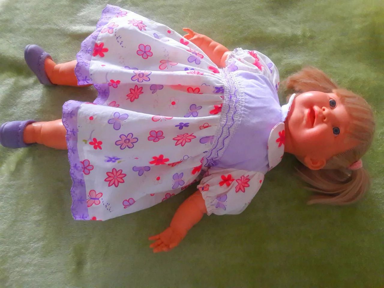 Boneca Bebê com Roupa Rosa e Verde - Foto 5