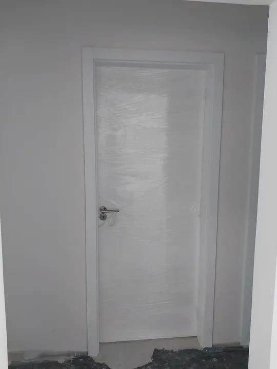 Instalação de portas,fechaduras digitais e convencionais, rodapé etc. - Foto 5