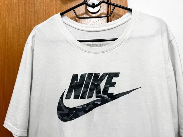Camiseta Nike Branca e Camuflada - Foto 3