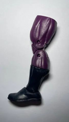 Marvel Legends peça BAF altura 8 cm left leg Super Skrull perna esquerda - ideal p/ custom