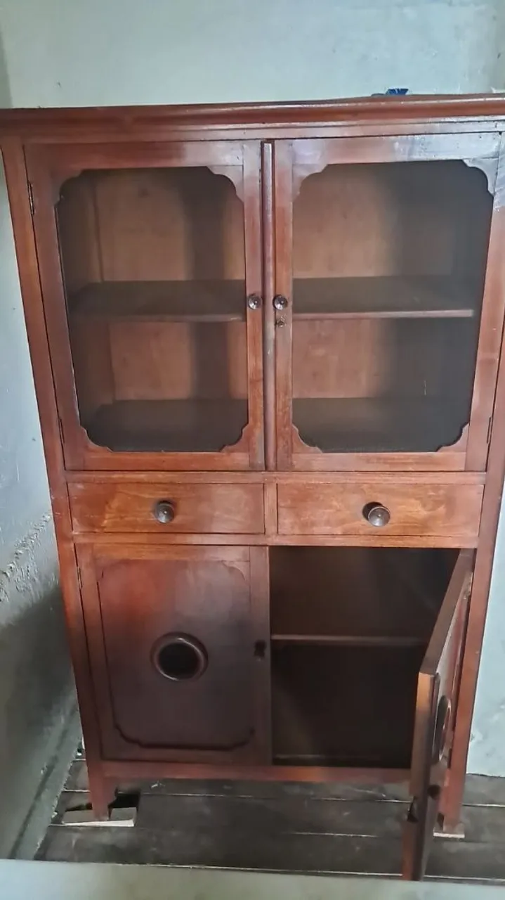 Armário de Madeira Vintage