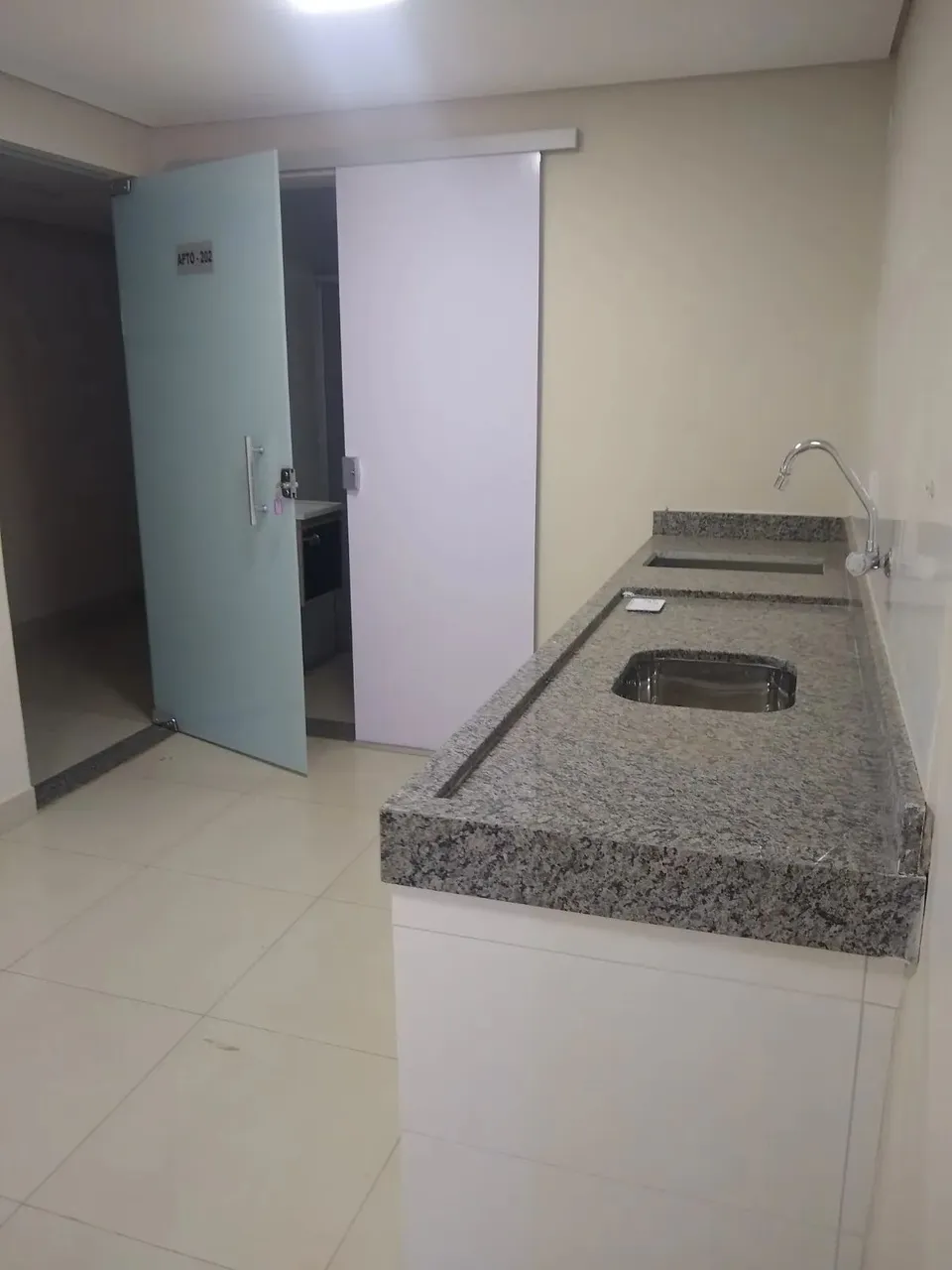 Imóvel para aluguel possui 28 metros quadrados com 1 quarto em Setor Sul - Goiânia - GO
