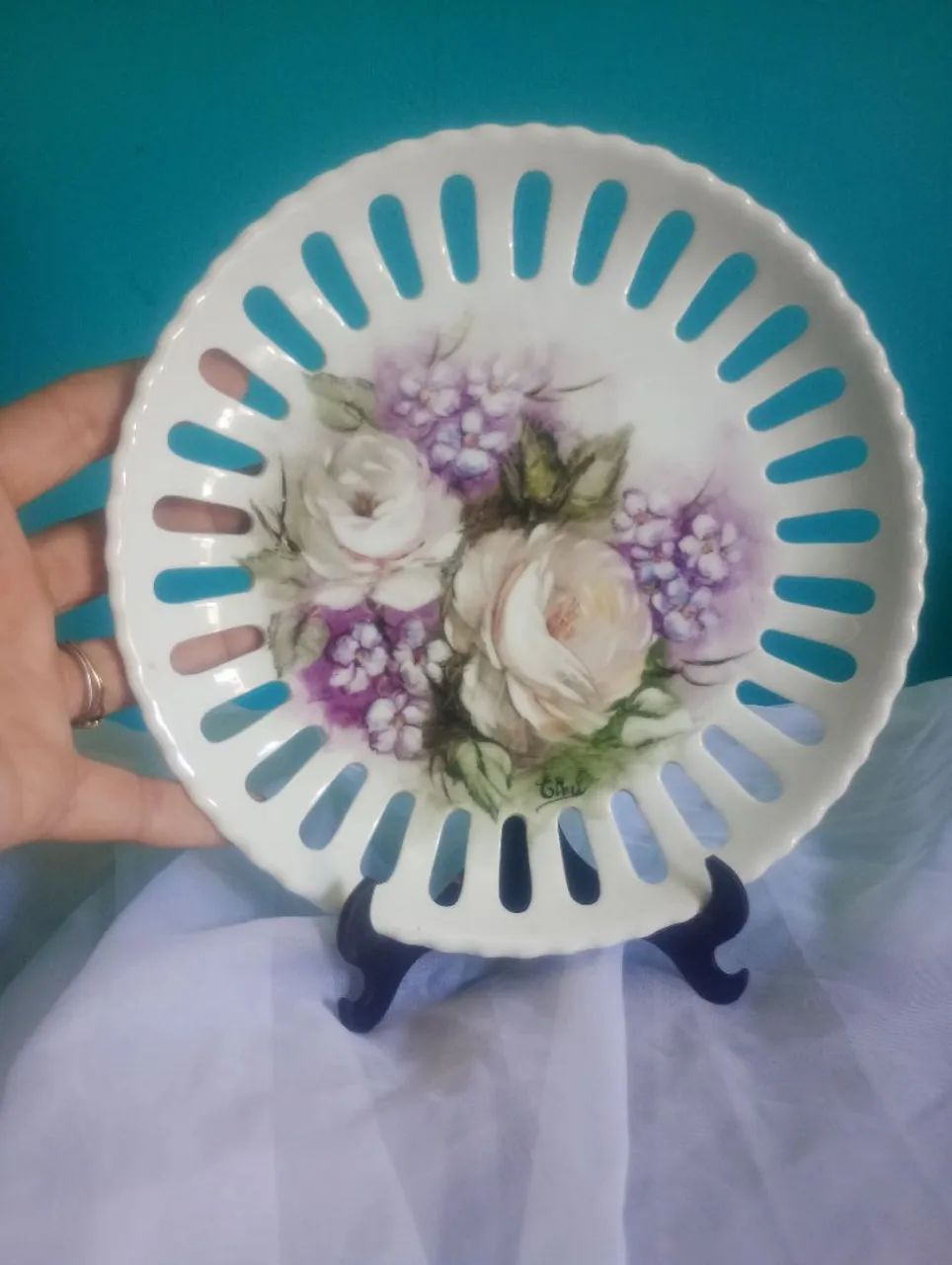 Prato de porcelana pintado a mão com rosas e violetas <br><br>19 cm<br> - Foto 5