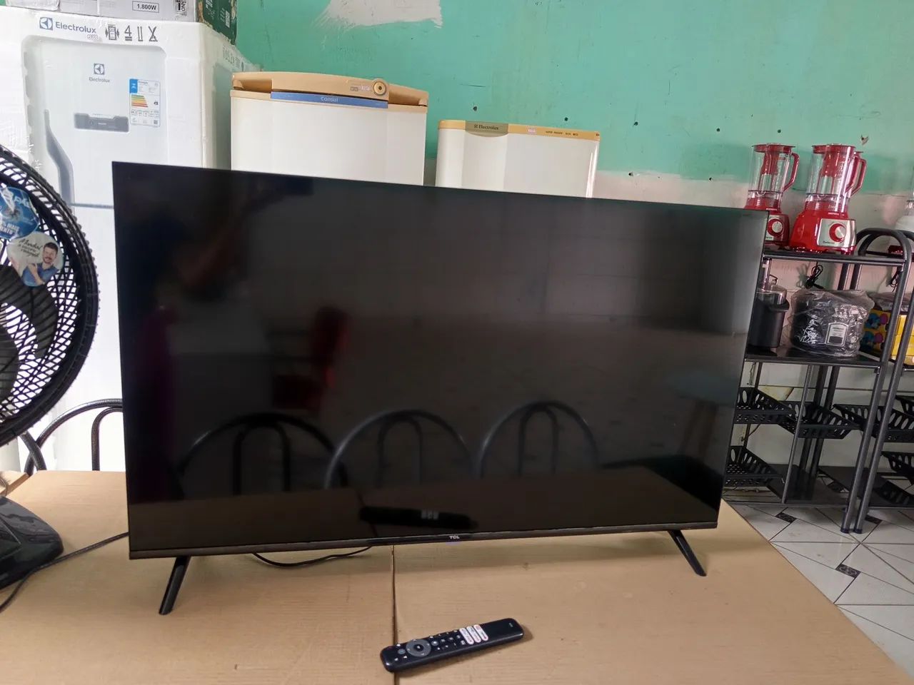 Tv smart TCL 43 polegadas semi nova. 