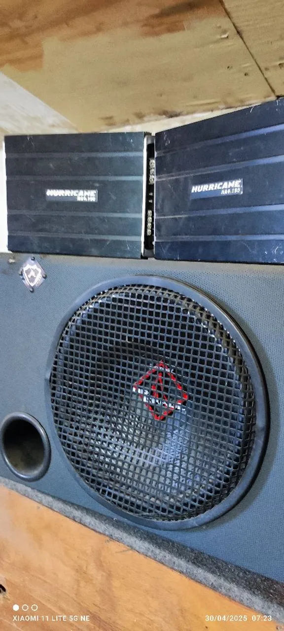 Subwoofer + Amplificadores Hurricane