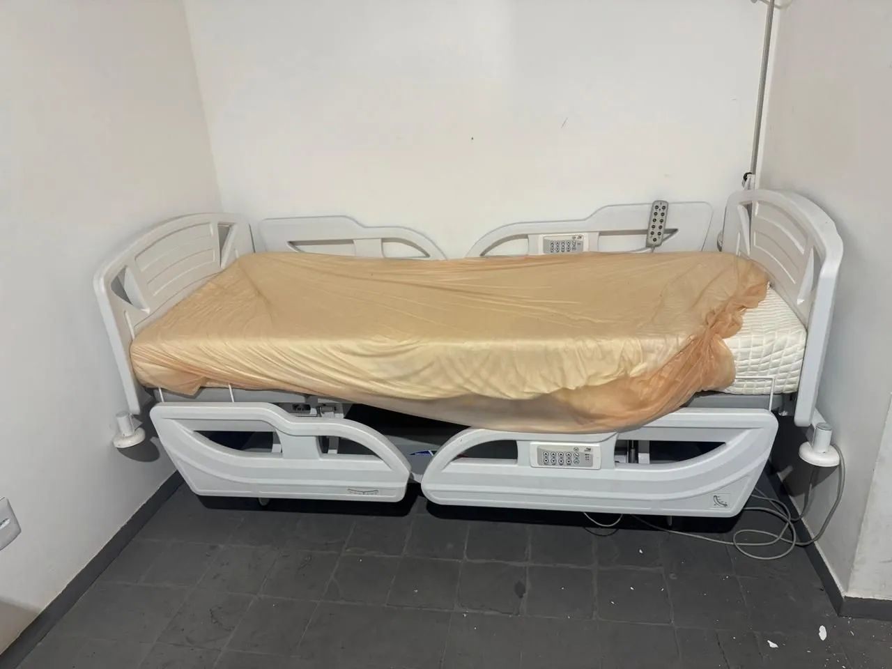 Cama hospitalar elétrica  - Foto 2