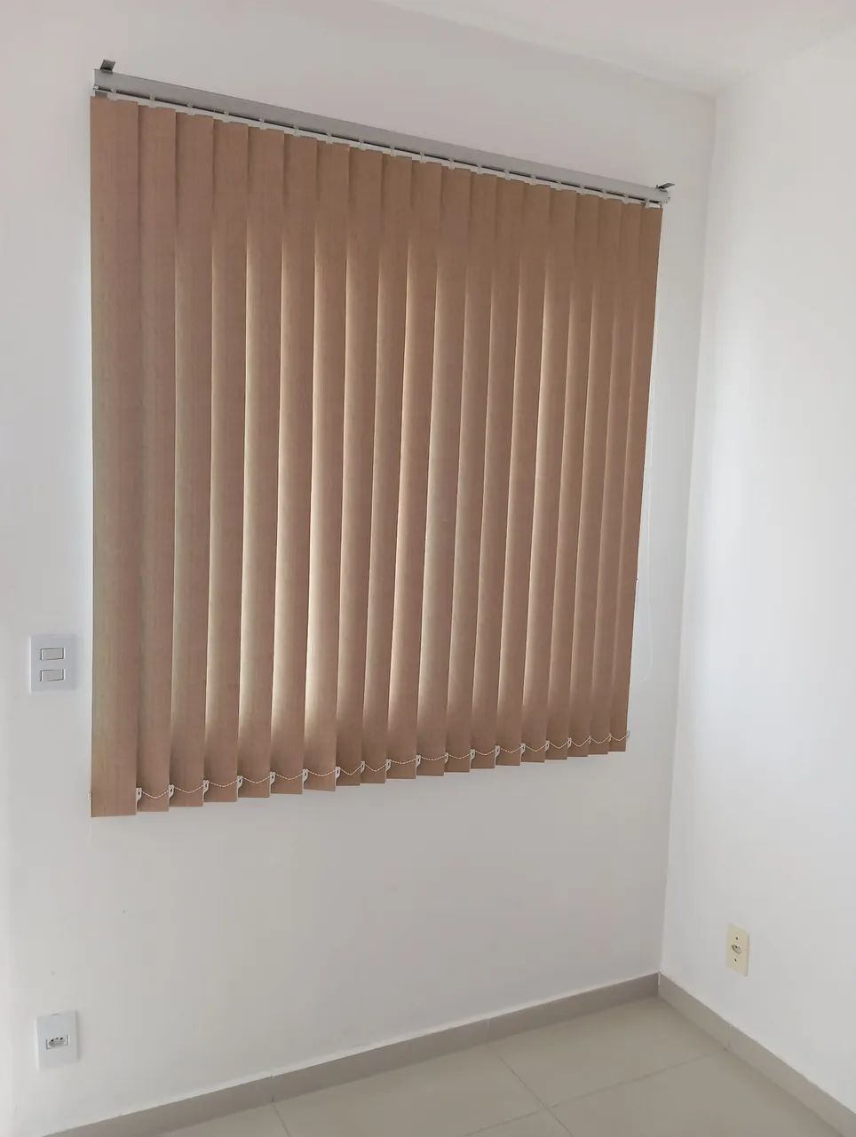 Persiana Vertical PVC Lisa Bege 