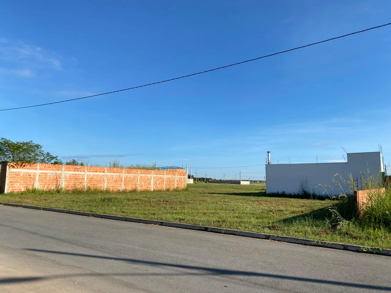 OPORTUNIDADE - Terreno Chapéu do Sol, Plano e apto para financiar. 02 Quadras do Fórum - V