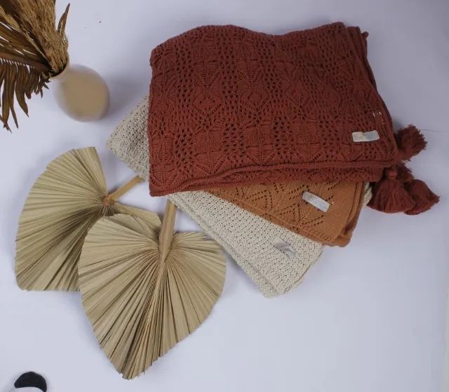 PESEIRA E CAPA DE ALMOFADA DE TRICÔ COR TERRACOTA, MARCA LUANA RAMALHO - Foto 6