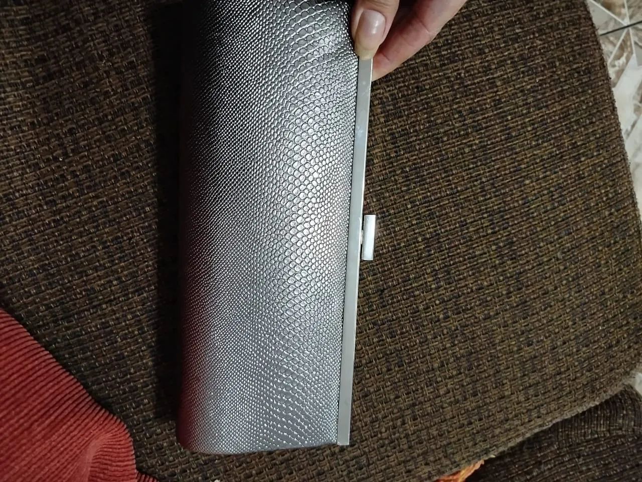 Bolsa de mão prata - elegante e moderna - Foto 3