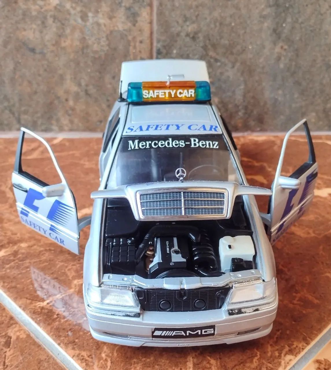 Miniatura Safety Car F1 Mercedes-Benz C-Class Australia GP 1997 UT Models 1/18 - Foto 2
