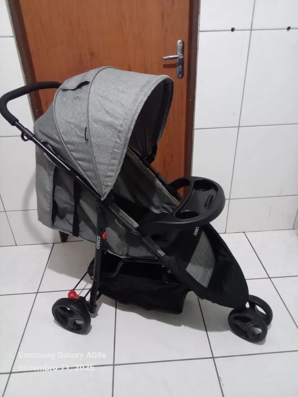 Carrinho de bebê cosco novinho unissex 