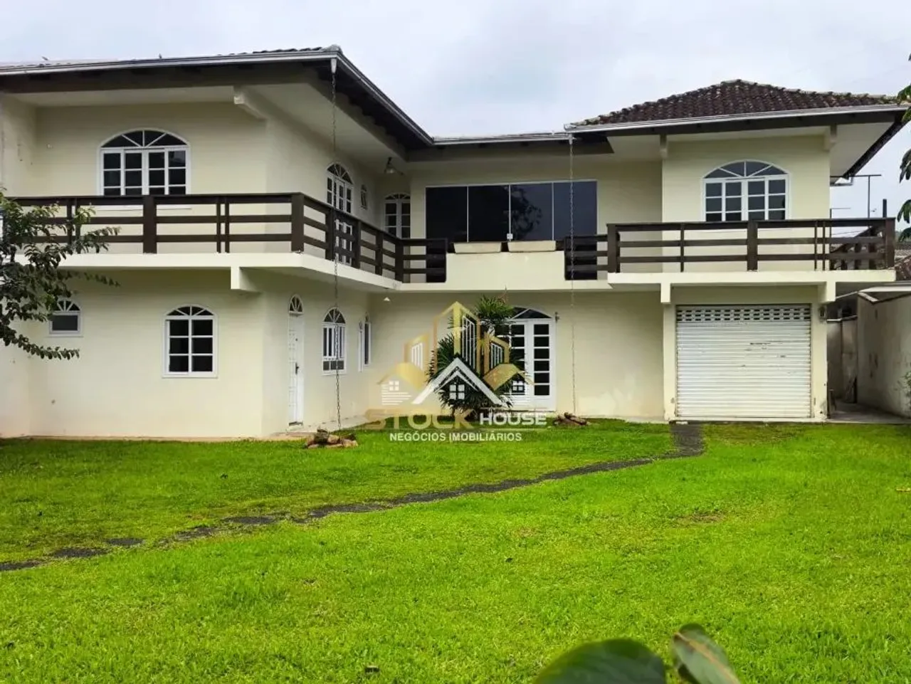 EXCEPCIONAL SOBRADO A VENDA NO BAIRRO COMASA
