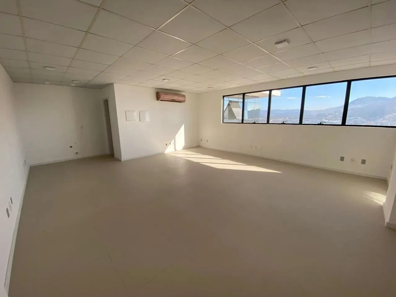 Sala comercial no Centro de Biguaçu
