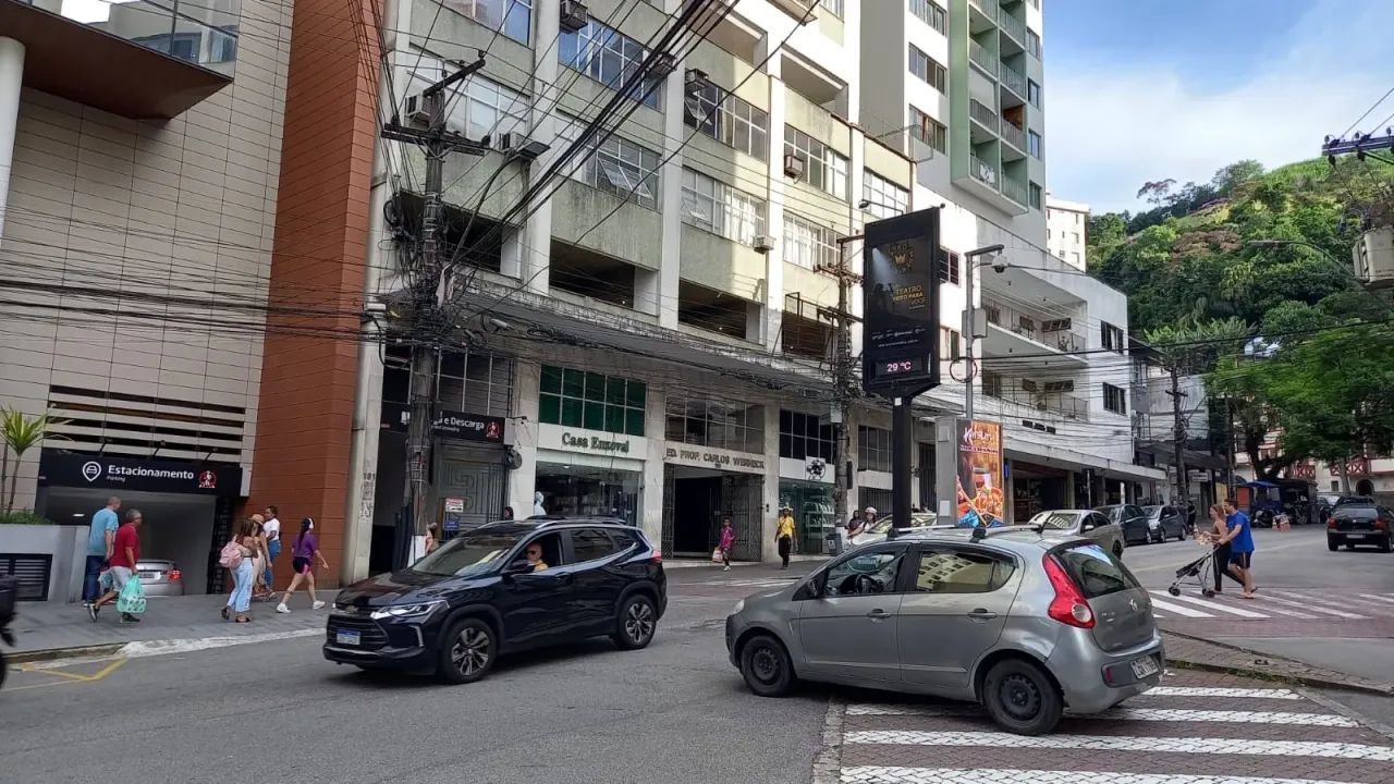 Loja (AMPLA)- Rua Marechal Deodoro - AO LADO DO PÁTIO PETRÓPOLIS - IDEAL PARA CLINÍCA - CO