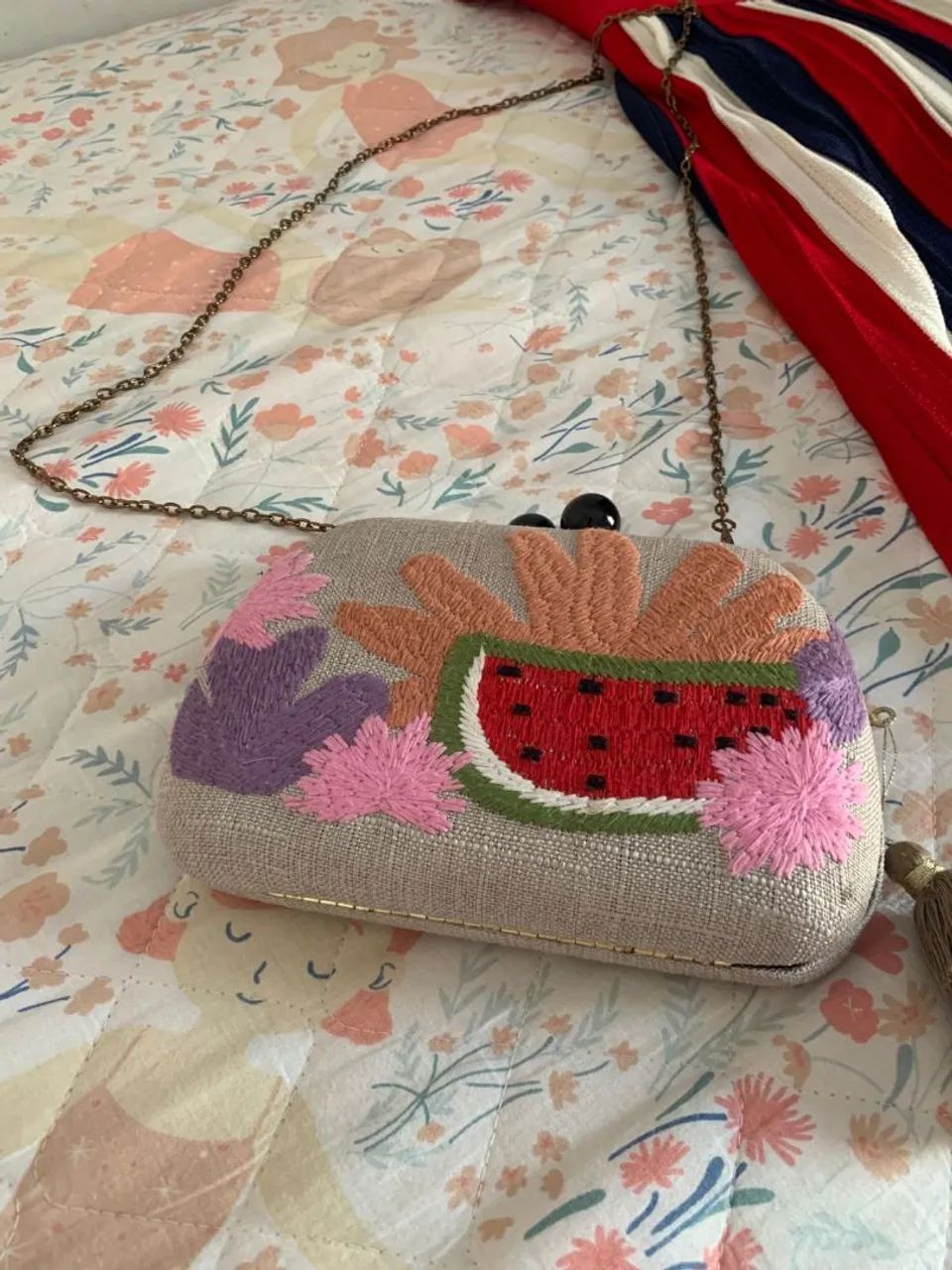 Bolsa de Mão Clássica com Detalhes - Foto 3