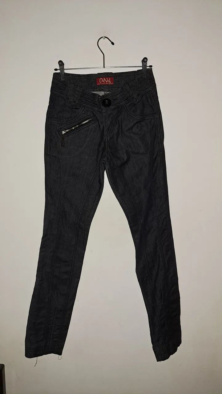 Calça Jeans Feminina Preta com Detalhes